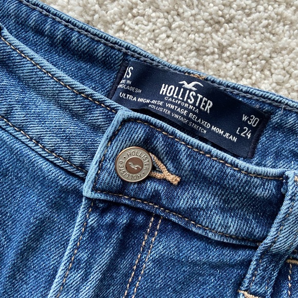 HOLLISTER Ultra High-Rise Vintage Relaxed Mom Jeans - Picture 3 of 7